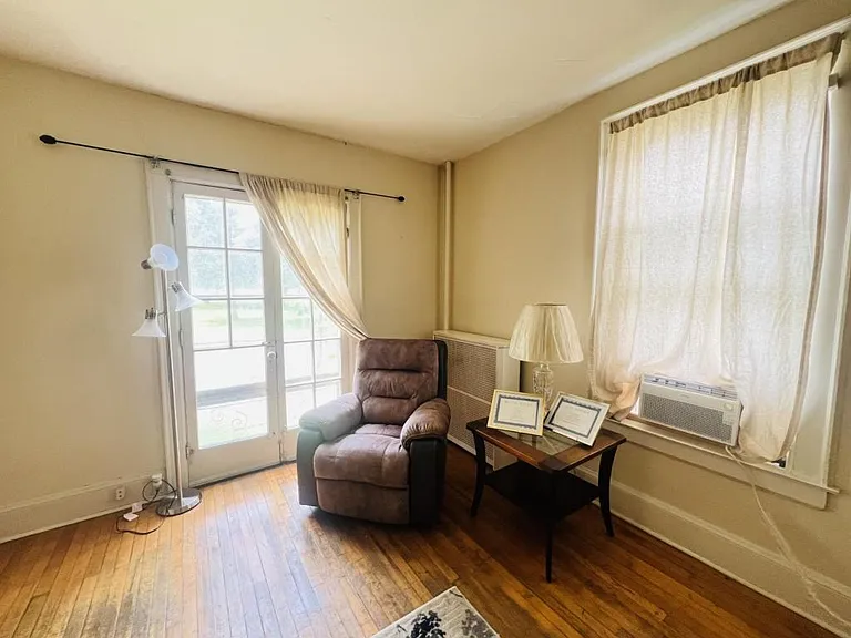 31 Pleasant St — Photo 1