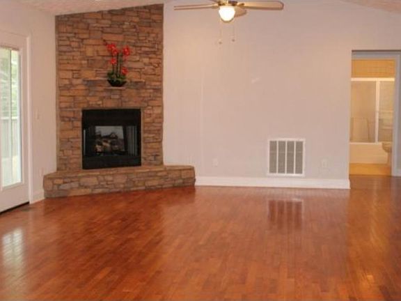 4th image of 110 Eagle Crest Dr