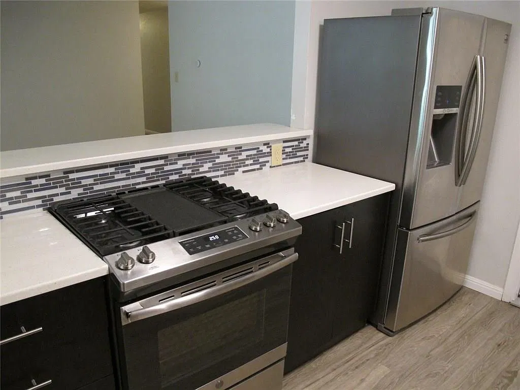 3 bed, 2.0 bath, 1588 sqft, $2,100 — Photo 4