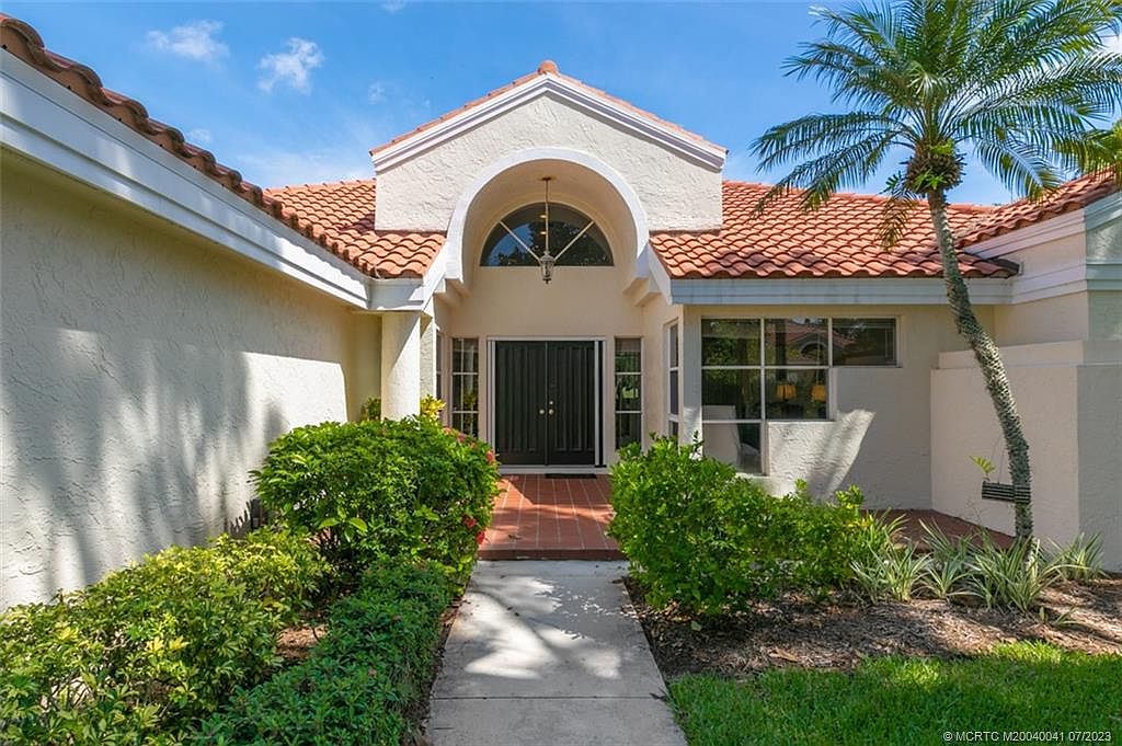 2014 NW Laurel Oak Ln #7