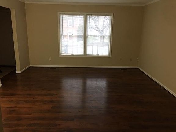 4th image of 806 Chesney Ln
