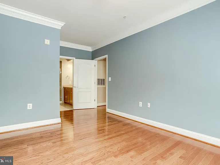 1115 Cameron St #208 — Photo 33