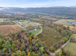 12 Walnut Ridge Dr, Mehoopany, PA 18629