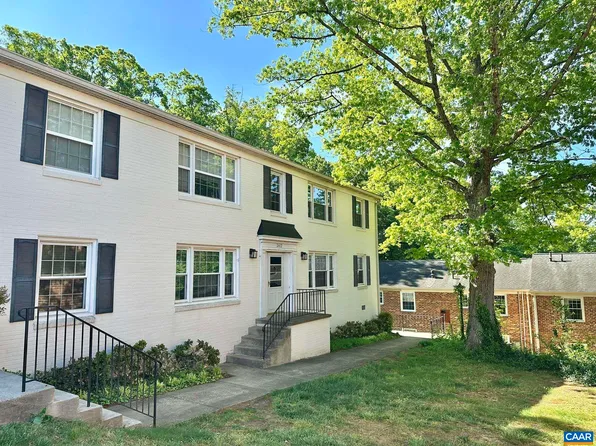 2412 Barracks Pl APT 3, Charlottesville, VA 22901