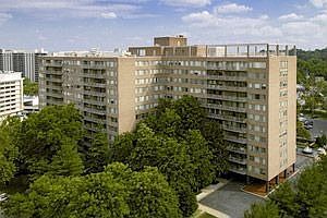 1st image of 2000 S Eads St APT 17