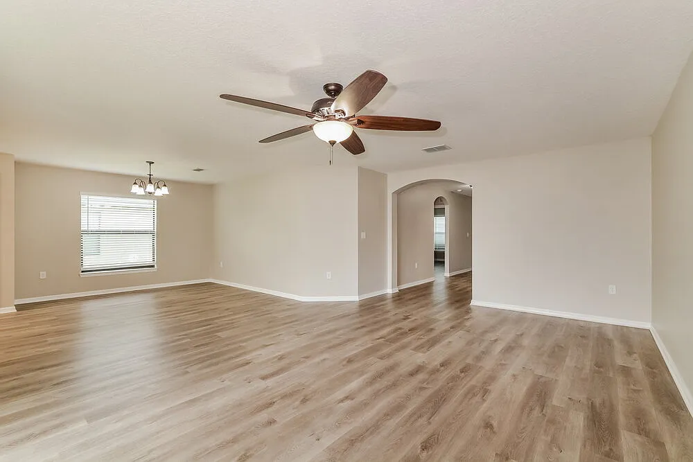 3 bed, 2.0 bath, 1629 sqft, $2,020 — Photo 4