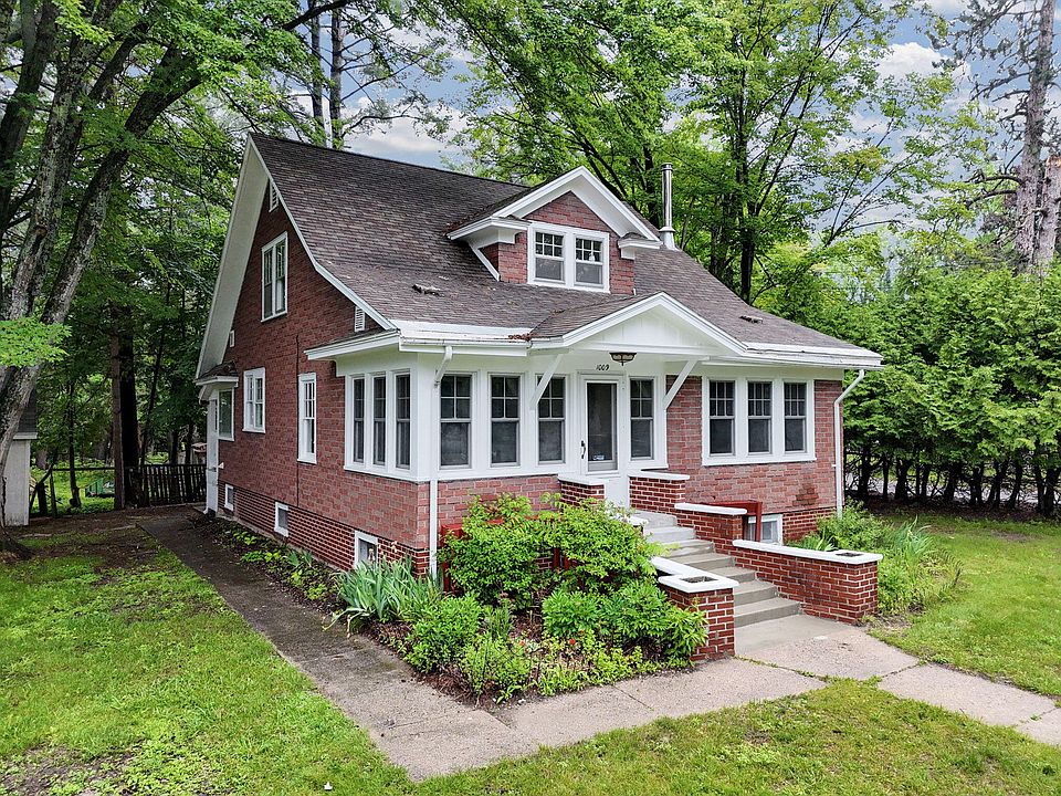 1st image of 1009 Brooks St