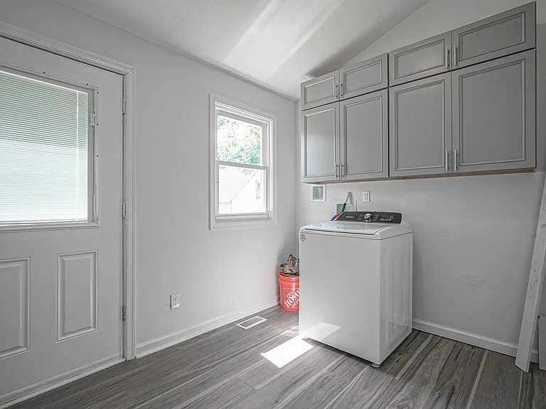 21 & 23 Harding Ave #21 — Photo 24