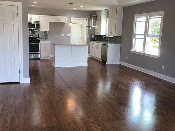 3rd image of 1304 S Knoxville Ave