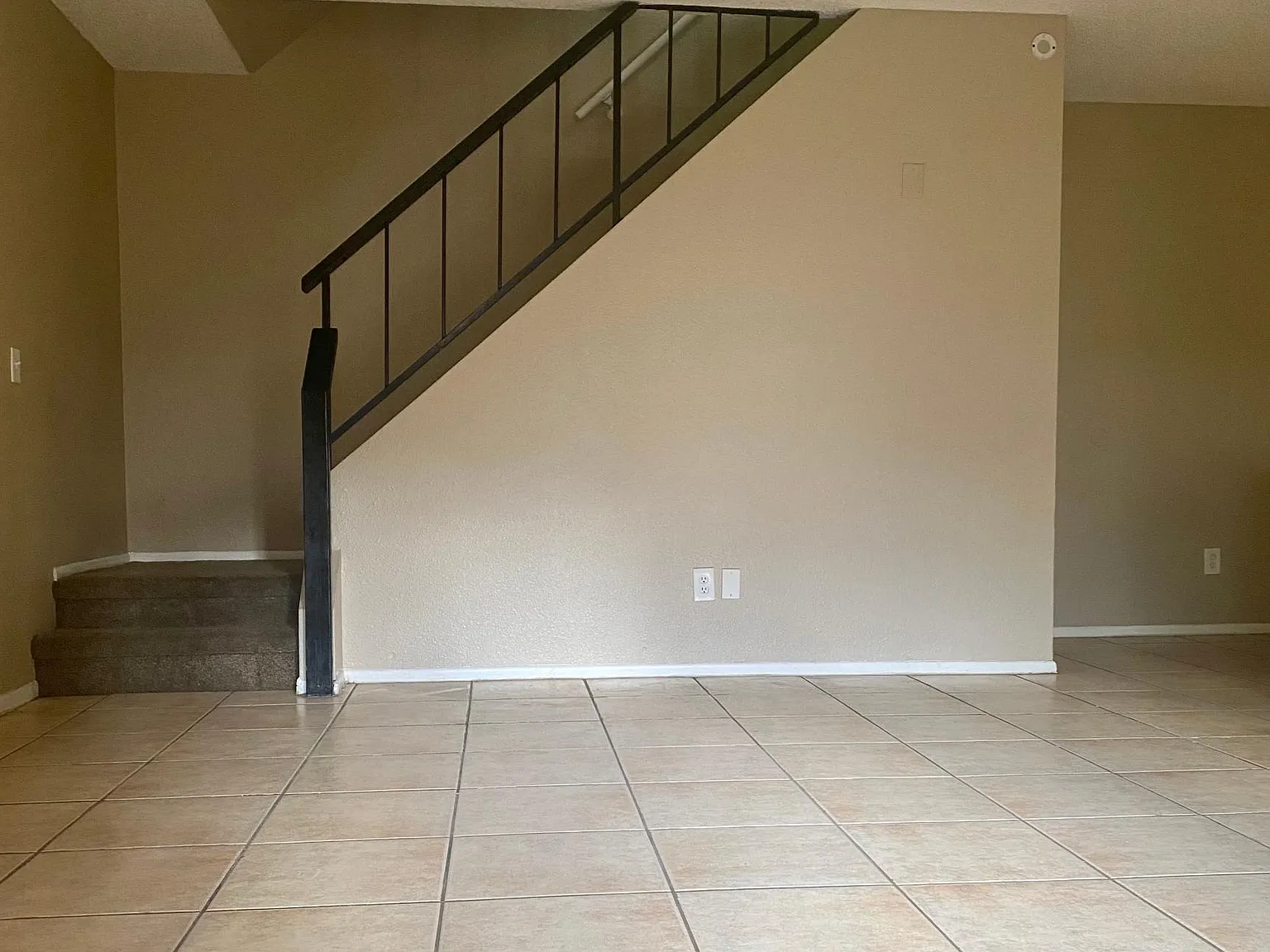 4112 N 69th Dr — Photo 2