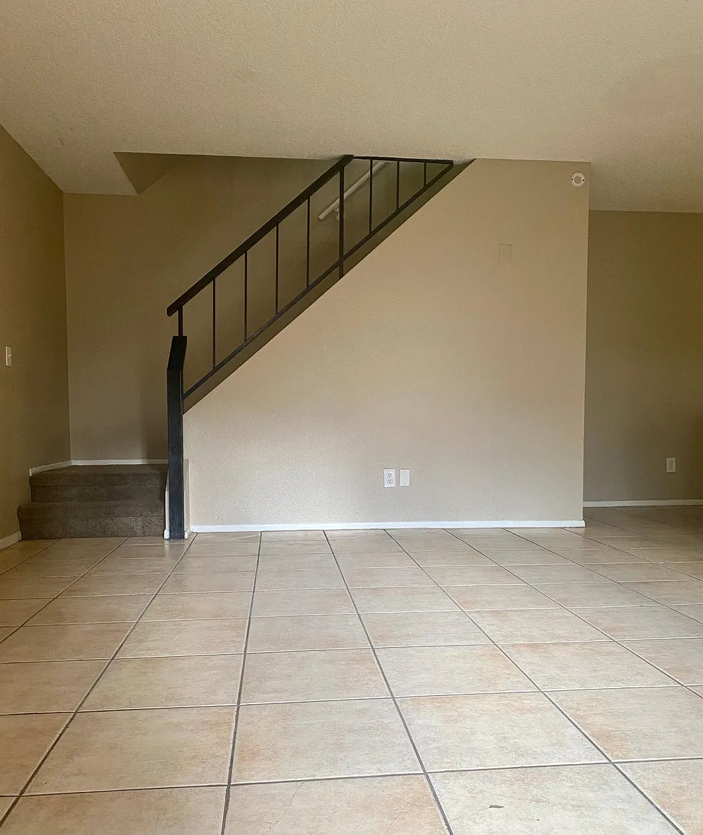 Building Photo - 4112 N 69th Dr #1230