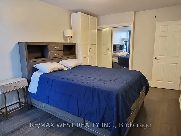 60 Pavane Linkway #812 — Photo 22