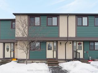 1807 Meadowbrook Rd, Ottawa, ON K1B4W6