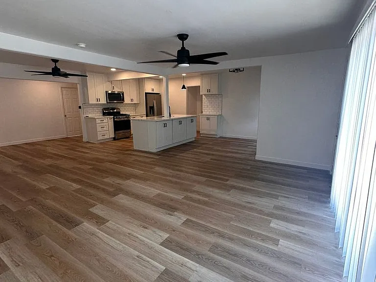 6249-6253 Mary Lane Dr — Photo 29