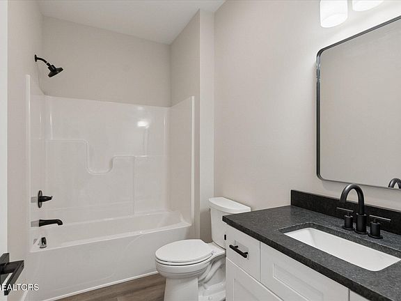 5th image of 3315 Ashland Ave