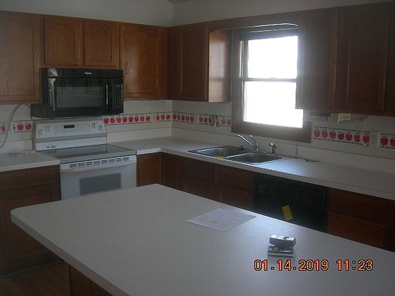3rd image of 225 E 11th St
