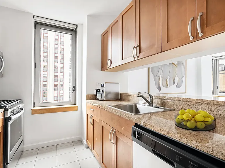 35 W 33rd St #20D — Photo 5