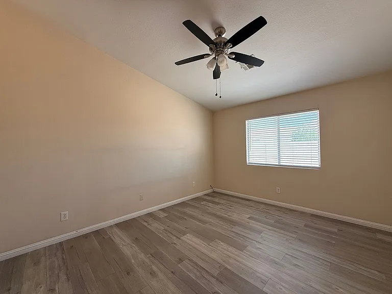 3320 Park Town St — Photo 9