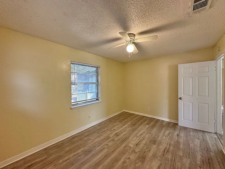 1505 S Ws Young Dr — Photo 29