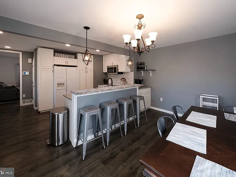 2640 Grandview Blvd — Photo 45