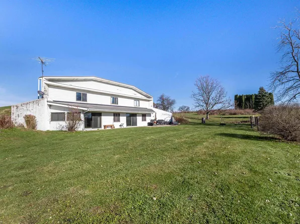 37443 385th St, Bellevue, IA 52031
