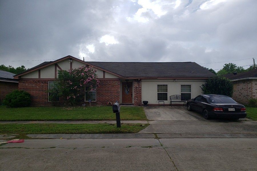 1st image of 2912 Essex Ave