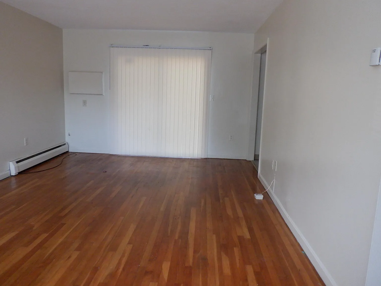 2 bed, 1000 sqft, $1,300 — Photo 4