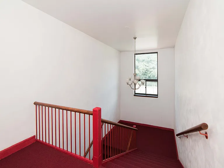 136 Shingiss St — Photo 8