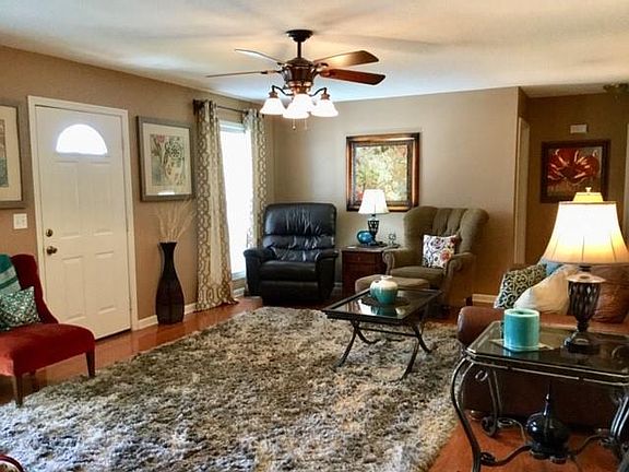 4th image of 632 Meadowlark Dr