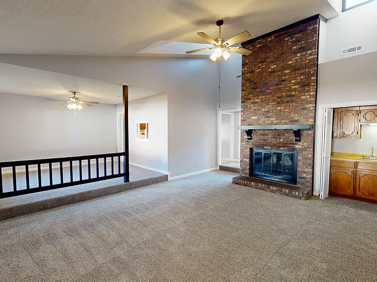 112 Oakland Dr — Photo 4