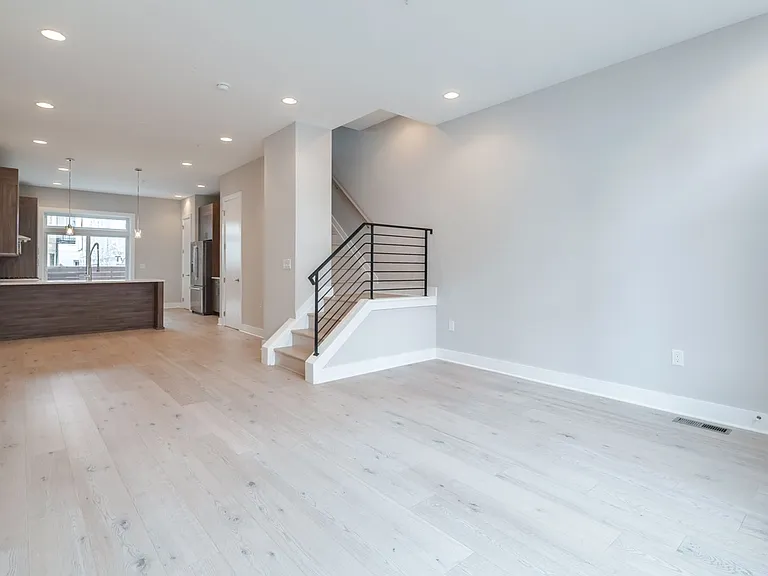 326 Fairmount Ave — Photo 7