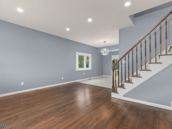 3rd image of 48 Farmingdale Rd