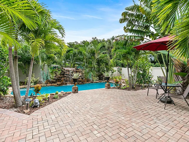 483 S Barfield Dr — Photo 6