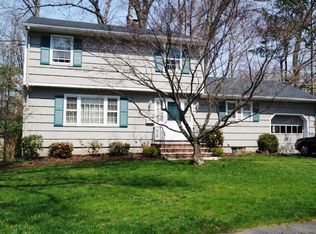 4 Hamilton Ln, Livingston, NJ 07039