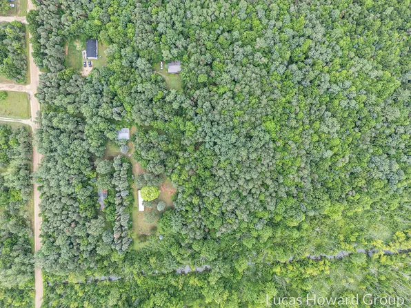 5789 Maple Hill Rd, Howard City, MI 49329