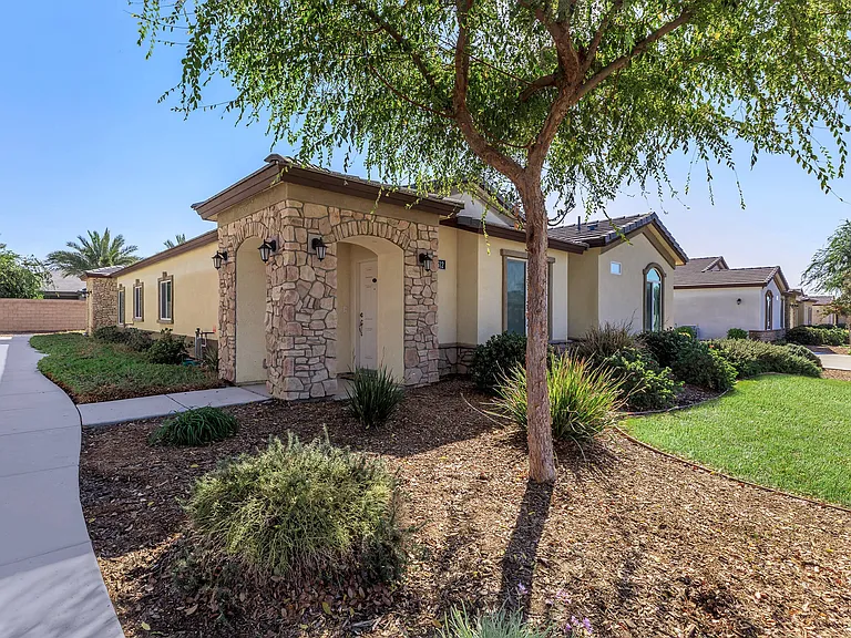 Mira Sol Gardens Rental Homes — Photo 28