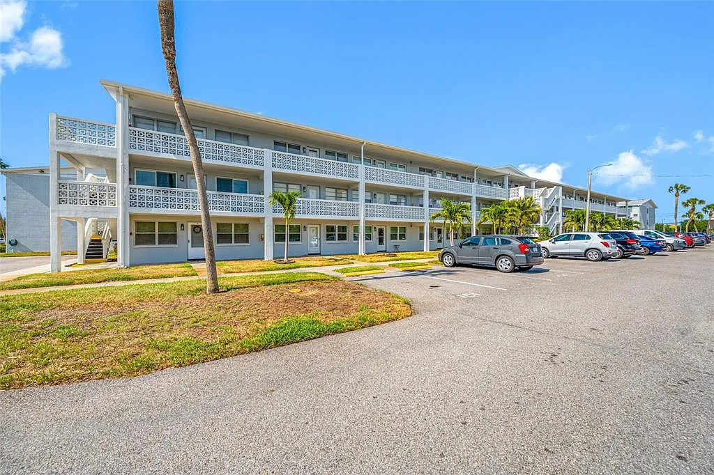 1 bed, 1.0 bath, 650 sqft, $1,225 — Photo 1