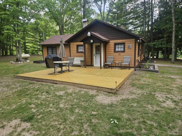 107 N Dodge Lake Ave, Harrison, MI 48625