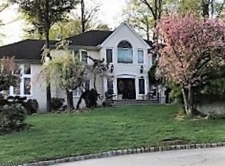 5 New Castle Ct, Morris Plains, NJ 07950
