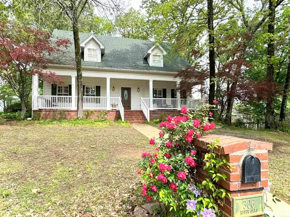 306 River Oaks Blvd, Searcy, AR 72143