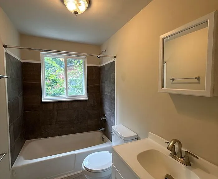 2700 Capitol Dr #2 — Photo 8