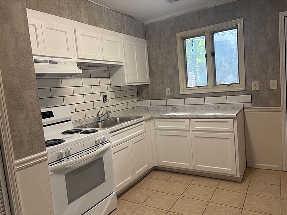 5th image of 2786 Country Ct SE