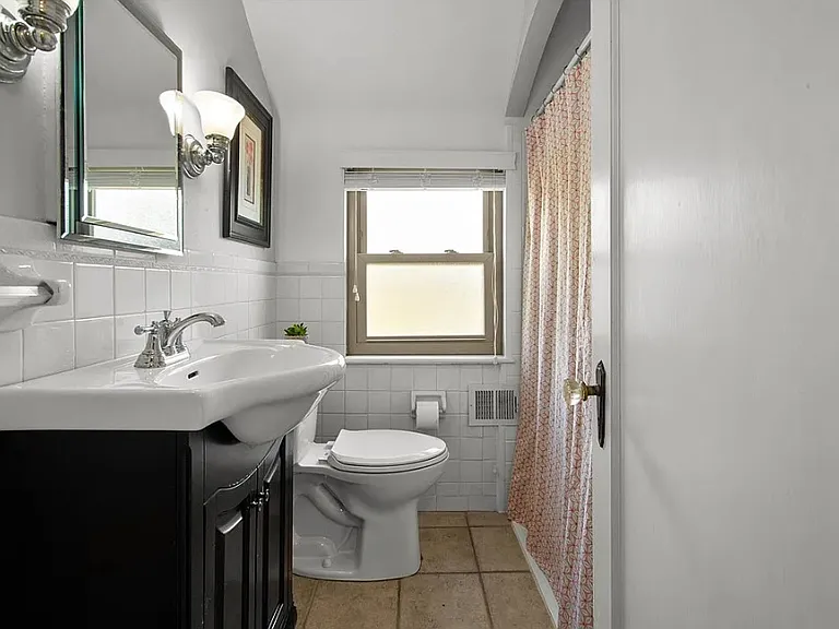 810 Irwin Dr — Photo 6