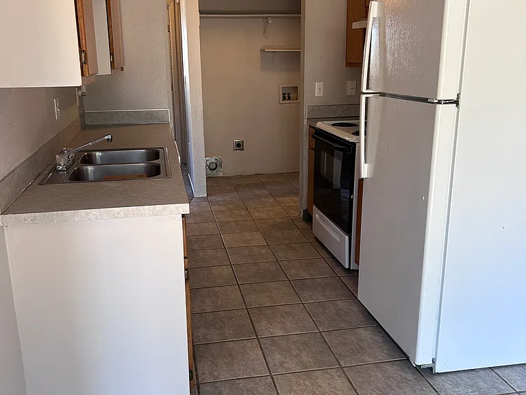 98 N Main St — Photo 10
