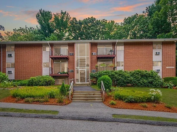 10 Crescent Dr APT 6, Andover, MA 01810