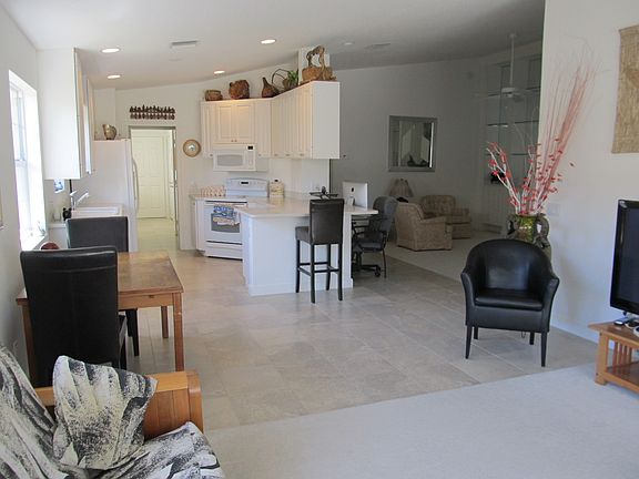 5th image of 11464 SW Pembroke Dr