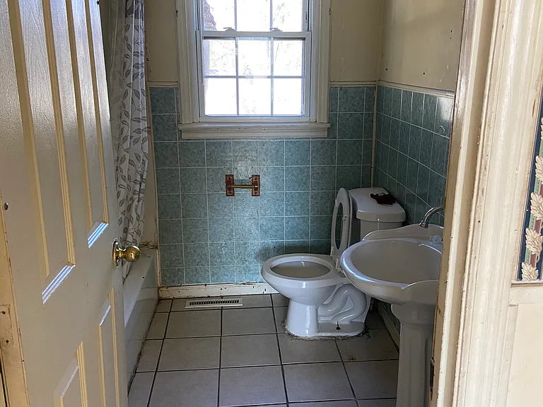308 W Indiana Ave — Photo 6