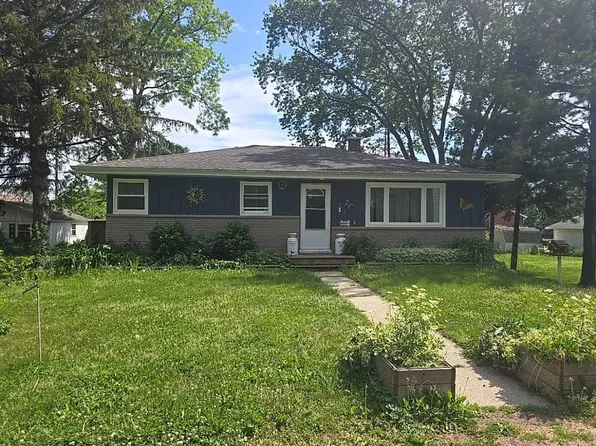 621 2nd St, Waldo, WI 53093