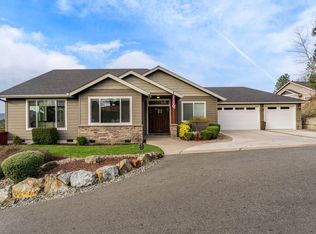 2351 Robertson Crst, Grants Pass, OR 97527