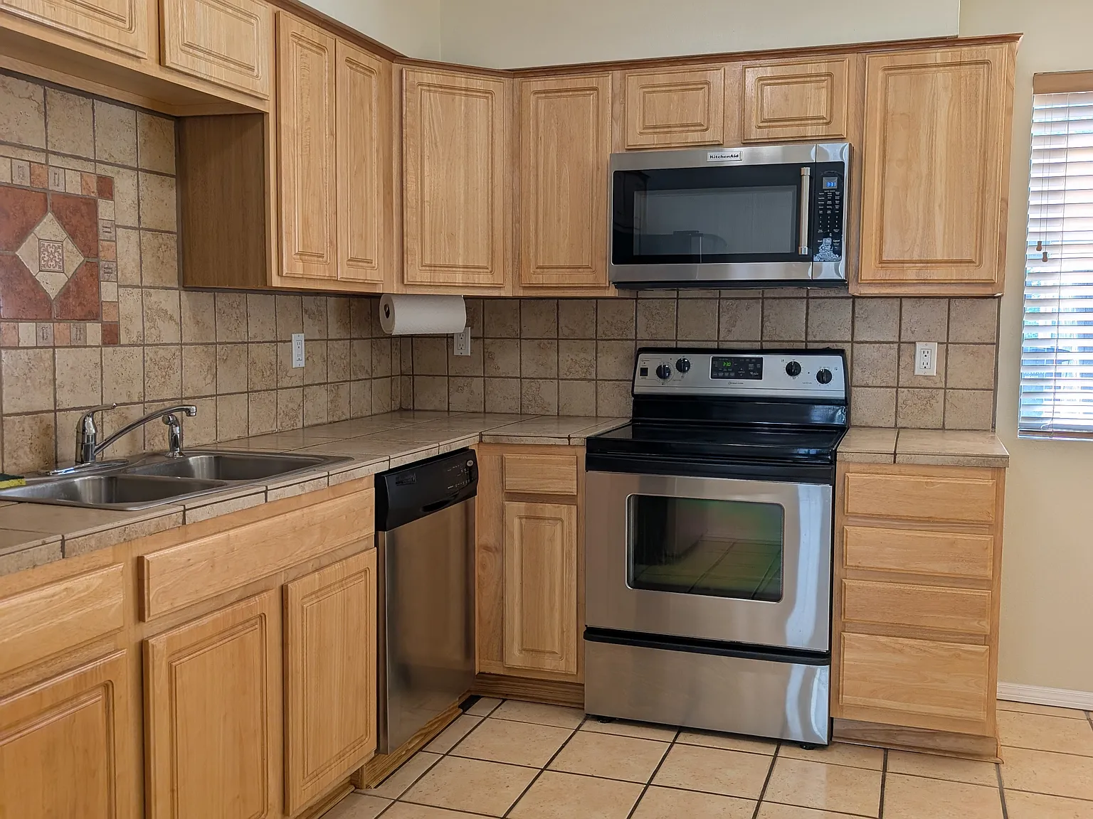 2 bed, 1100 sqft, $1,675 — Photo 2